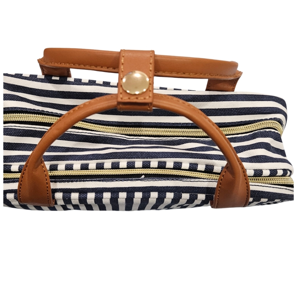 Toiletries / Makeup Travel Case - Picture 2 of 8